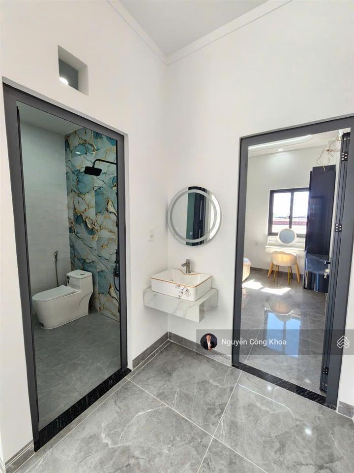 Bán nhà đúc 3 tấm, hoàn công, 4 phòng ngủ, kdc gần giáo xứ bà trà 500m, p.bình chuẩn, tp.thuận an