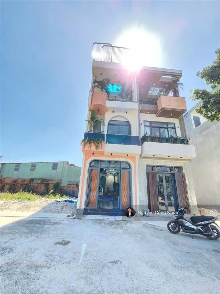 Bán nhà đúc 3 tấm, hoàn công, 4 phòng ngủ, kdc gần giáo xứ bà trà 500m, p.bình chuẩn, tp.thuận an