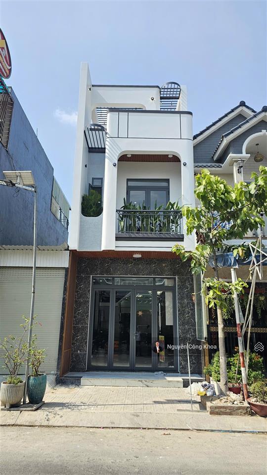 Bán nhà mặt tiền kinh doanh, 3 phòng ngủ, kdc gần chợ phú phong 300m, p.bình chuẩn, tp.thuận an
