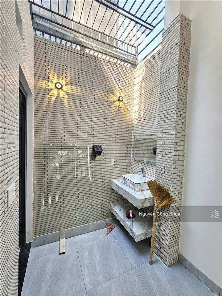 Bán nhà mặt tiền kinh doanh, 3 phòng ngủ, kdc gần chợ phú phong 300m, p.bình chuẩn, tp.thuận an