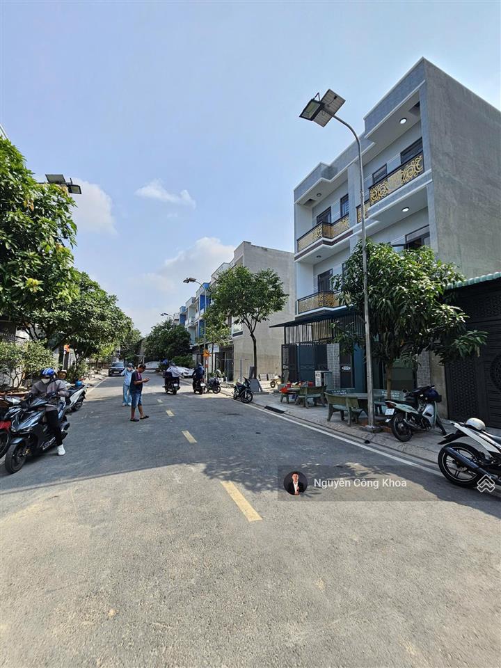 Bán nhà 1 trệt 2 lầu hoàn công, 4 phòng ngủ, kdc gần thủ đức 6km, p. dĩ an, tp. dĩ an