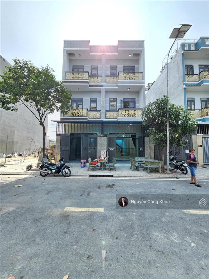 Bán nhà 1 trệt 2 lầu hoàn công, 4 phòng ngủ, kdc gần thủ đức 6km, p. dĩ an, tp. dĩ an