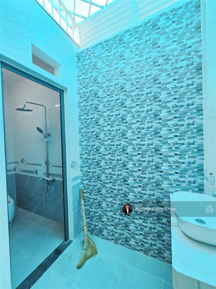 Bán nhà 1 trệt 2 lầu hoàn công, 4 phòng ngủ, kdc gần thủ đức 6km, p. dĩ an, tp. dĩ an