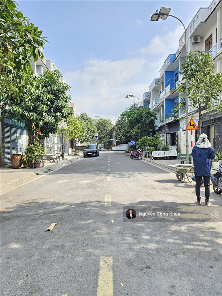 Bán nhà 1 trệt 2 lầu hoàn công, 4 phòng ngủ, kdc gần thủ đức 6km, p. dĩ an, tp. dĩ an