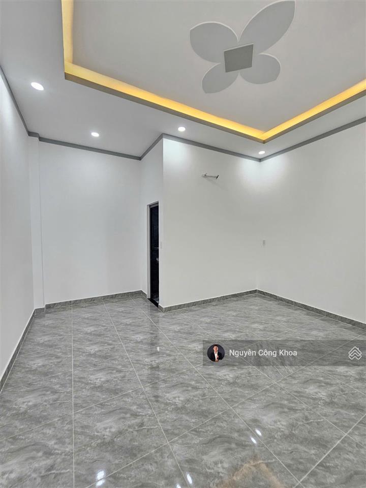 Bán nhà 1 trệt 2 lầu hoàn công, sân ô tô, mt kinh doanh gần bigc go 700m, p.dĩ an, tp.dĩ an