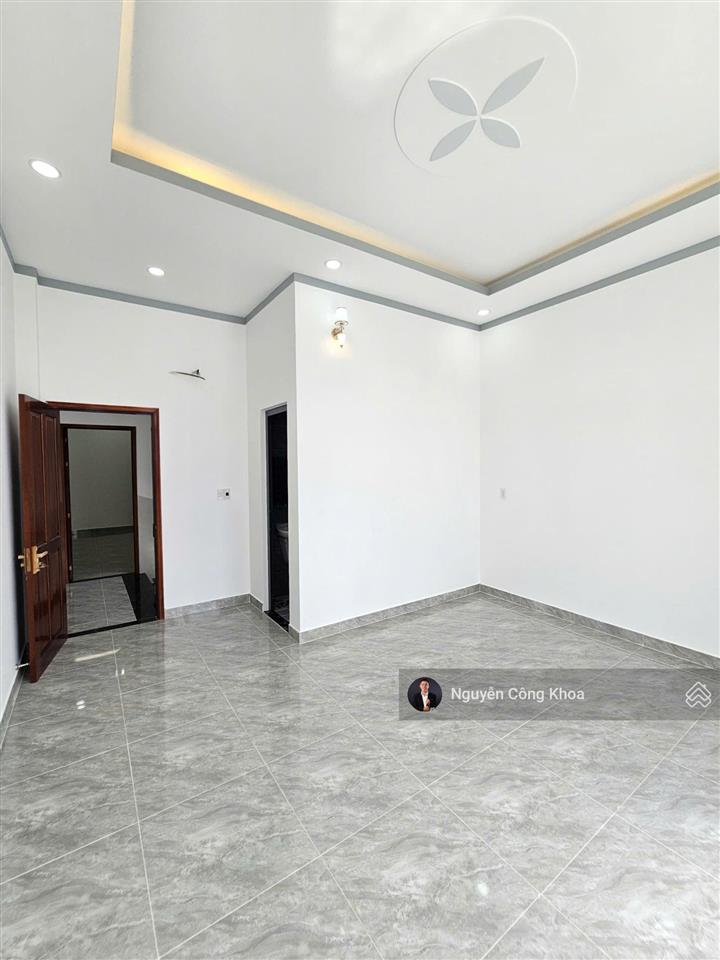 Bán nhà 1 trệt 2 lầu hoàn công, sân ô tô, mt kinh doanh gần bigc go 700m, p.dĩ an, tp.dĩ an