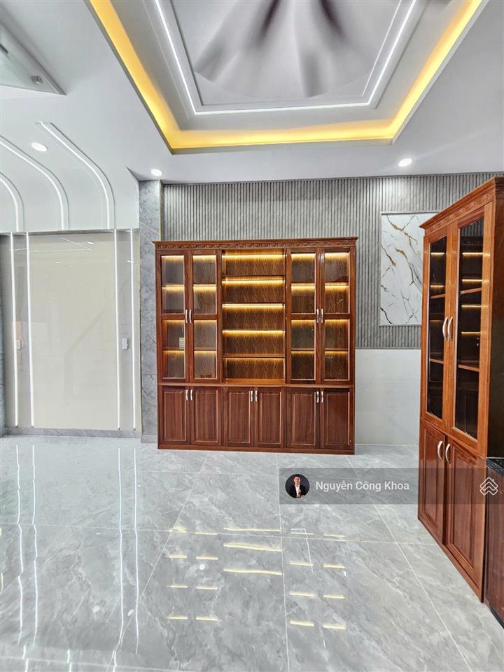 Bán nhà 1 trệt 2 lầu hoàn công, sân ô tô, mt kinh doanh gần bigc go 700m, p.dĩ an, tp.dĩ an