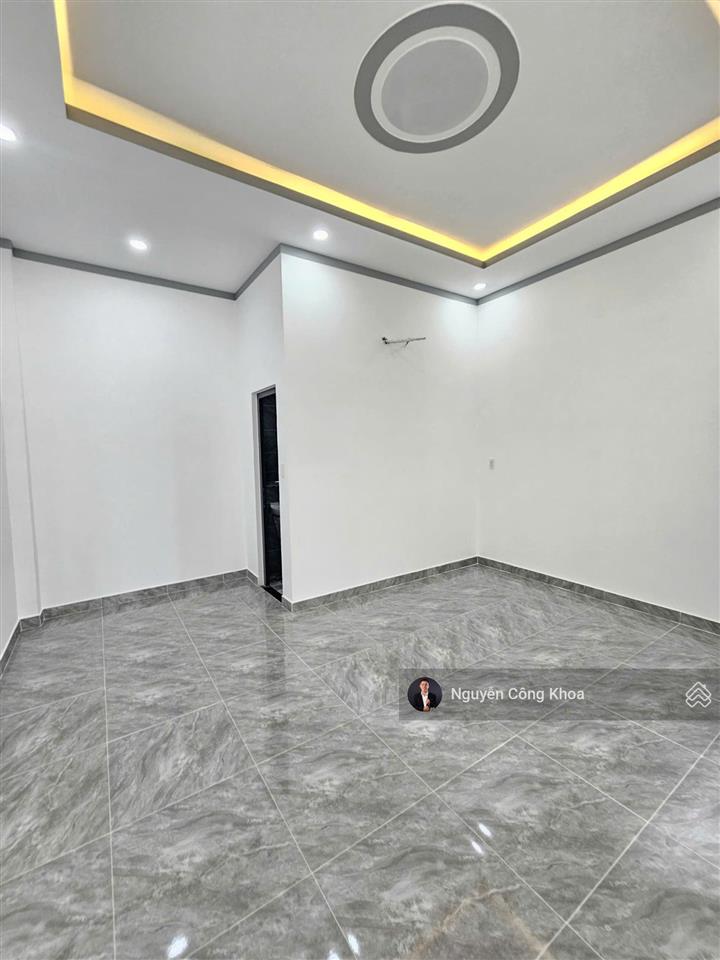 Bán nhà 1 trệt 2 lầu hoàn công, sân ô tô, mt kinh doanh gần bigc go 700m, p.dĩ an, tp.dĩ an