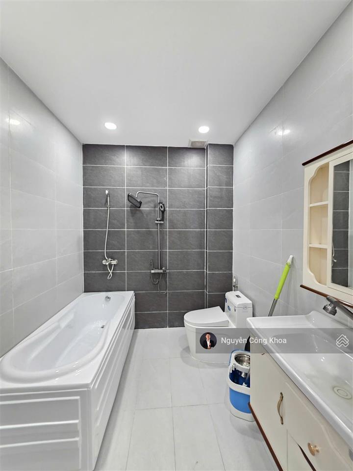 Bán nhà đúc 3 tấm, hoàn công, 2 mặt tiền, 4 phòng ngủ, kdc đẹp p.bình chuẩn, tp.thuận an