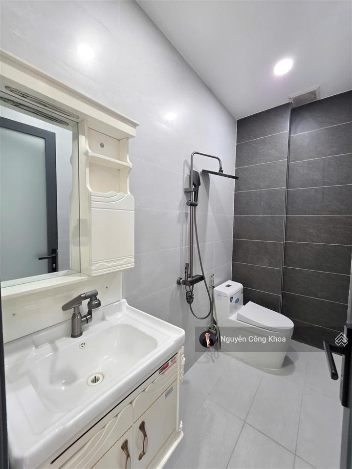 Bán nhà đúc 3 tấm, hoàn công, 2 mặt tiền, 4 phòng ngủ, kdc đẹp p.bình chuẩn, tp.thuận an