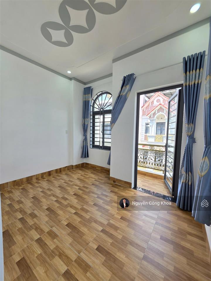 Bán nhà mặt tiền công viên, 3 mặt thoáng, sân ô tô, 4 phòng ngủ, kdc p.binh chuẩn, tp.thuận an