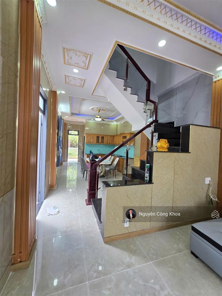 Bán nhà mặt tiền công viên, 3 mặt thoáng, sân ô tô, 4 phòng ngủ, kdc p.binh chuẩn, tp.thuận an