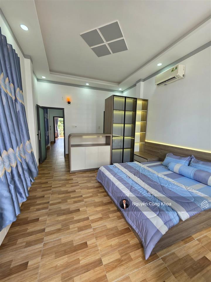 Bán nhà mặt tiền công viên, 3 mặt thoáng, sân ô tô, 4 phòng ngủ, kdc p.binh chuẩn, tp.thuận an