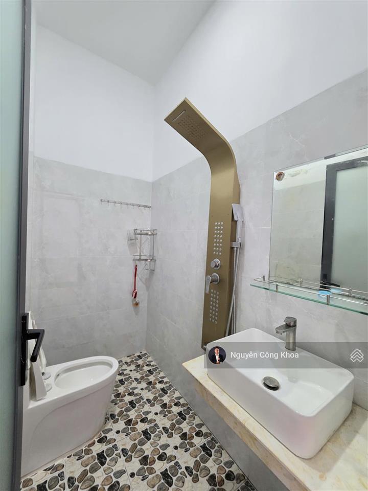 Bán nhà mặt tiền công viên, 3 mặt thoáng, sân ô tô, 4 phòng ngủ, kdc p.binh chuẩn, tp.thuận an