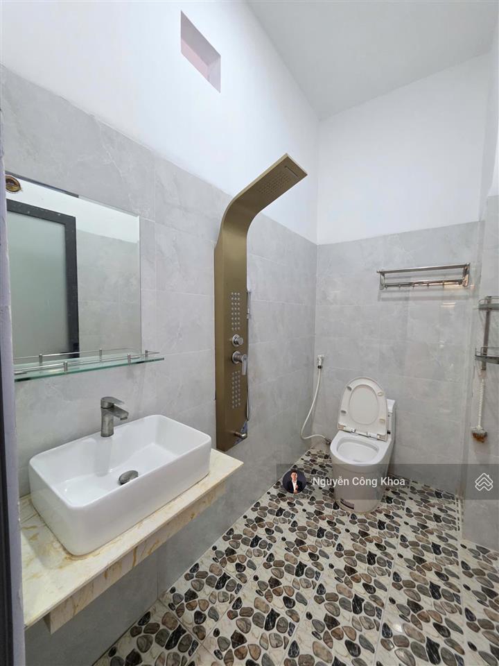 Bán nhà mặt tiền công viên, 3 mặt thoáng, sân ô tô, 4 phòng ngủ, kdc p.binh chuẩn, tp.thuận an