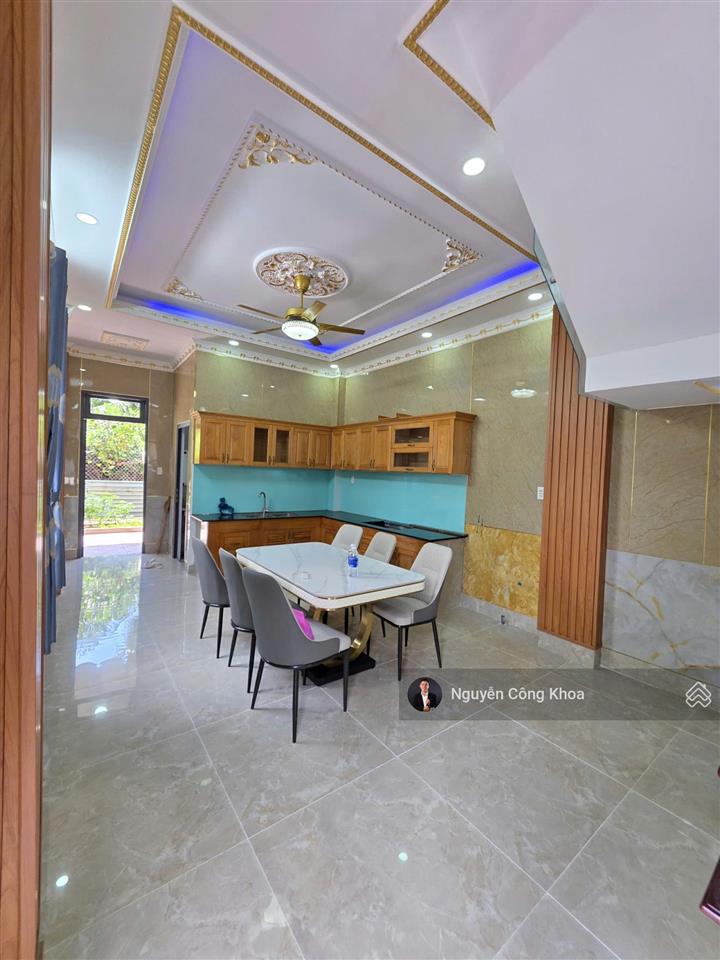 Bán nhà mặt tiền công viên, 3 mặt thoáng, sân ô tô, 4 phòng ngủ, kdc p.binh chuẩn, tp.thuận an