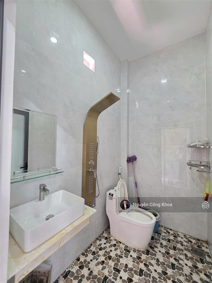 Bán nhà mặt tiền công viên, 3 mặt thoáng, sân ô tô, 4 phòng ngủ, kdc p.binh chuẩn, tp.thuận an
