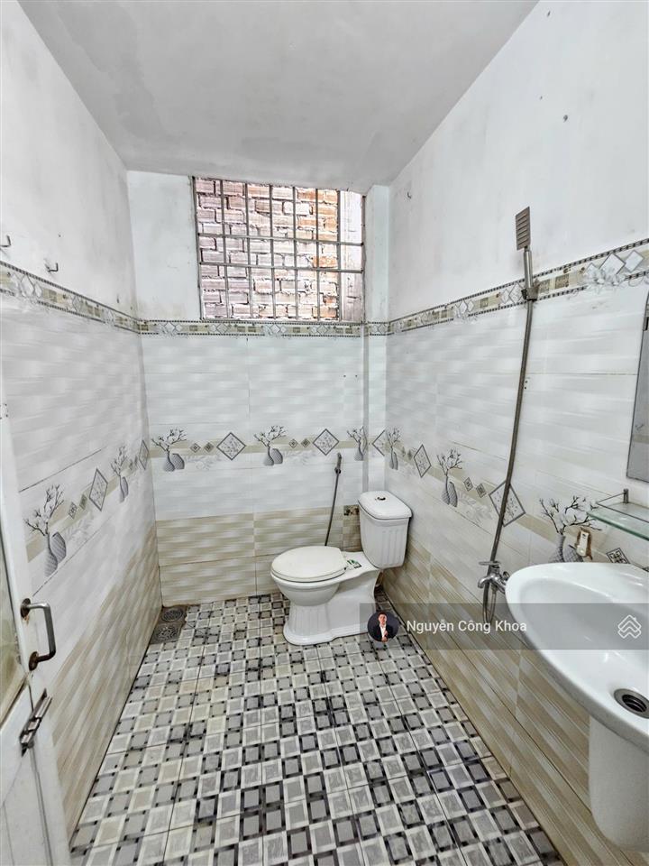 Bán nhà cấp 4 gác lửng ngang 5,4m, gần cụm trường cấp 1,2,3, p.đông hòa, tp.dĩ an