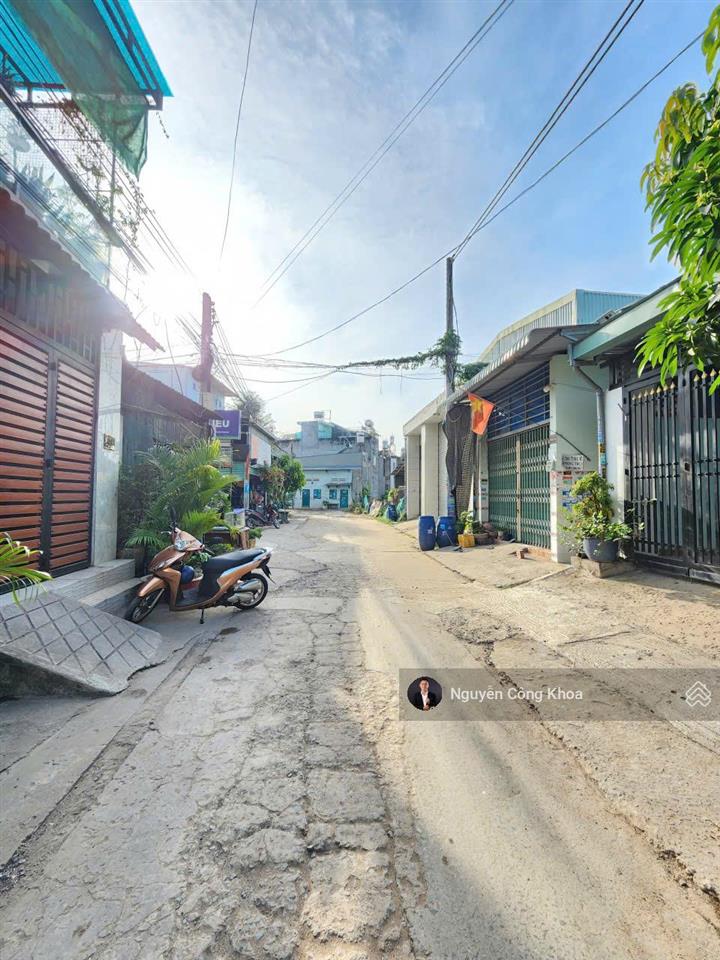 Bán nhà có sân ô tô,, 3 phòng ngủ, gần trường tiểu học lê thị trung 300m, p.bình chuẩn, thuận an
