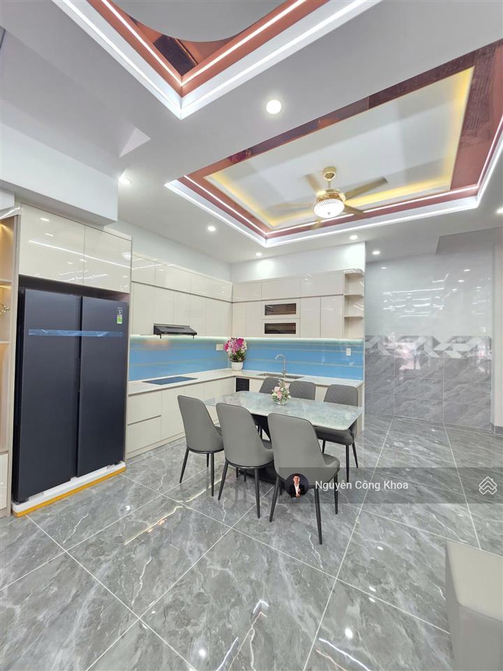 Bán nhà đúc 4 tấm hoàn công, sân ô tô, 5 phòng ngủ, gần bigc go, p.đông hòa, tp.dĩ an