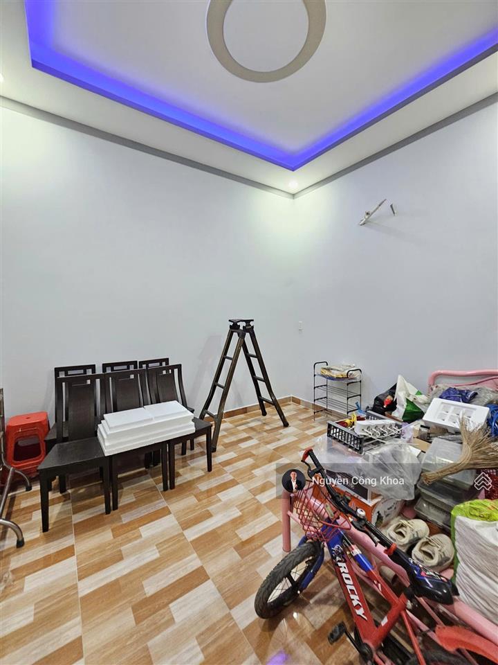 Bán nhà ngang 5,8m, phòng ngủ dưới, 2,7 tỷ tl, gần đường phạm văn diêu 200m, p. tân hạnh, biên hòa