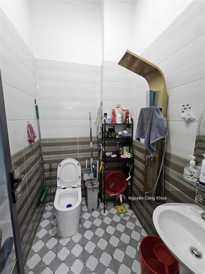 Bán nhà ngang 5,8m, phòng ngủ dưới, 2,7 tỷ tl, gần đường phạm văn diêu 200m, p. tân hạnh, biên hòa