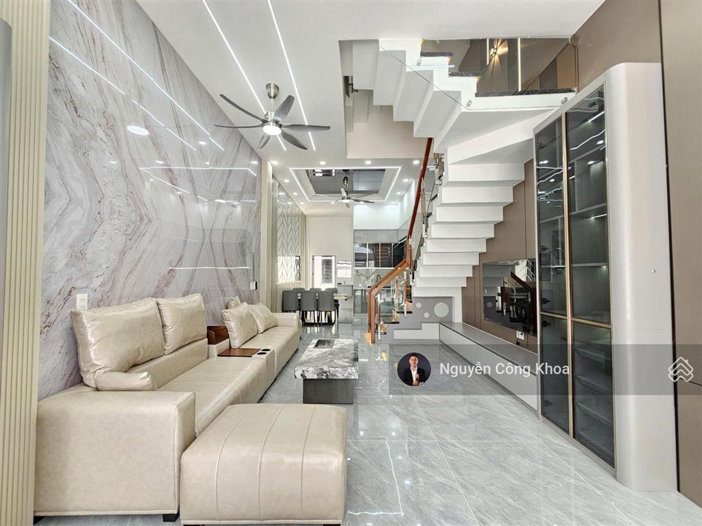 Bán nhà đúc 3 tấm, hoàn công, sân ô tô, 4 phòng ngủ, kdc gần vincom, p. tân đông hiệp, tp. dĩ an