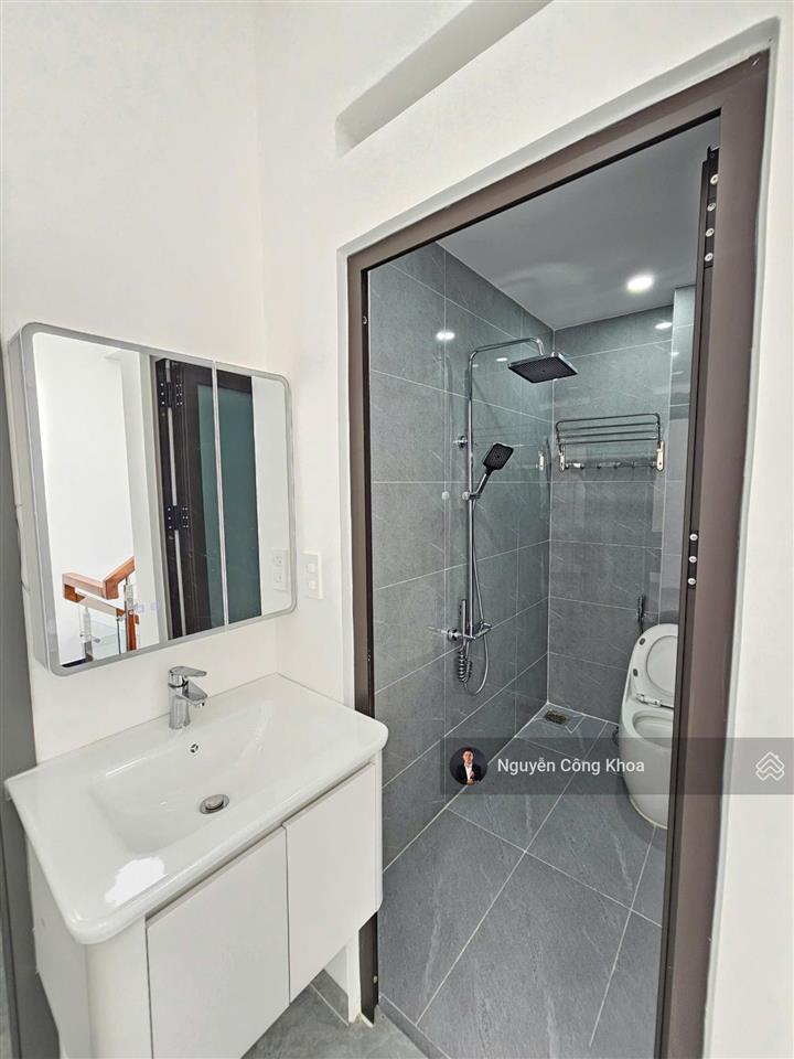 Bán nhà đúc 3 tấm, hoàn công, sân ô tô, 4 phòng ngủ, kdc gần vincom, p. tân đông hiệp, tp. dĩ an