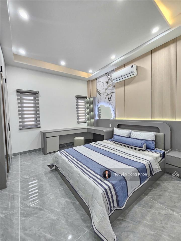 Bán nhà đúc 3 tấm, hoàn công, sân ô tô, 4 phòng ngủ, kdc gần vincom, p. tân đông hiệp, tp. dĩ an