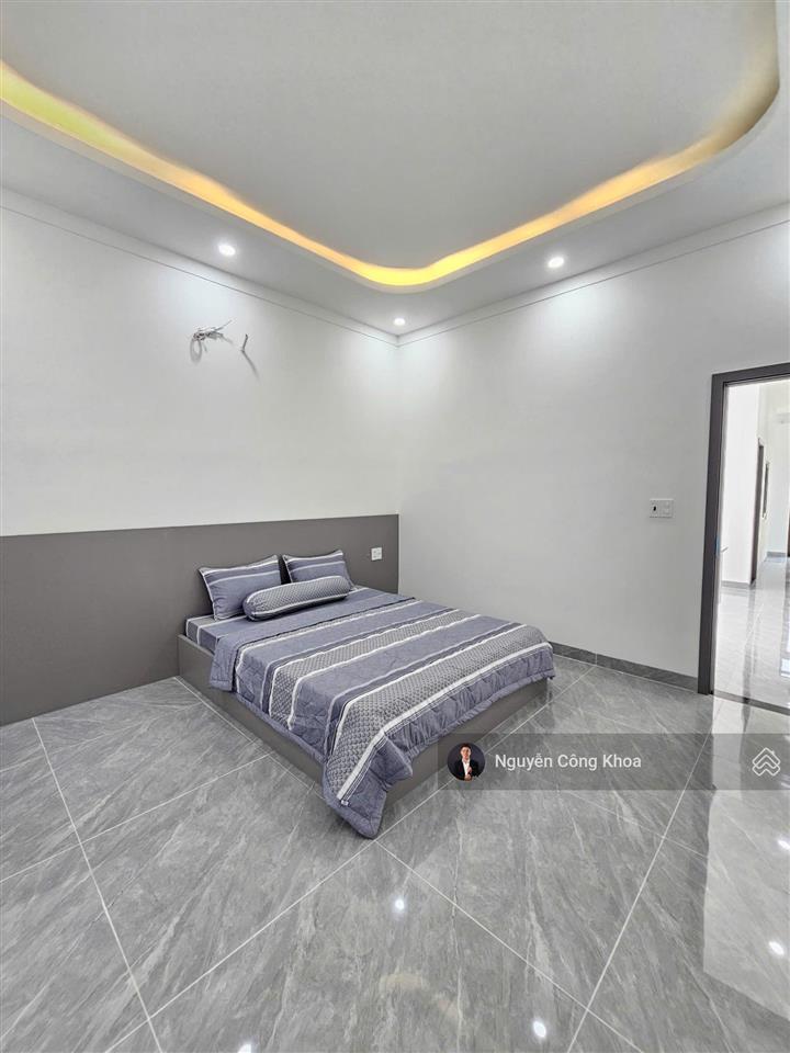 Bán nhà đúc 3 tấm, hoàn công, sân ô tô, 4 phòng ngủ, kdc gần vincom, p. tân đông hiệp, tp. dĩ an
