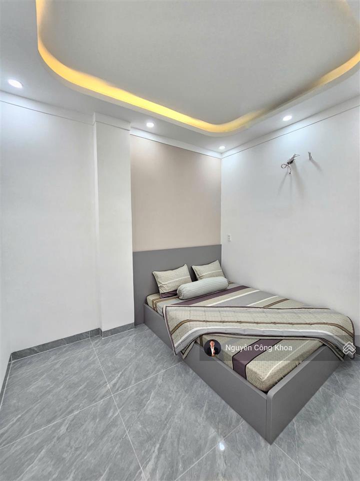 Bán nhà đúc 3 tấm, hoàn công, sân ô tô, 4 phòng ngủ, kdc gần vincom, p. tân đông hiệp, tp. dĩ an