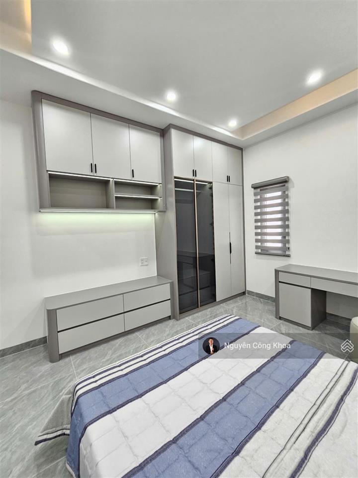 Bán nhà đúc 3 tấm, hoàn công, sân ô tô, 4 phòng ngủ, kdc gần vincom, p. tân đông hiệp, tp. dĩ an