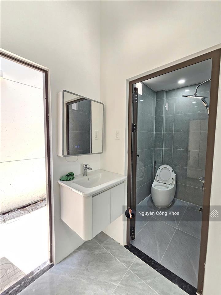 Bán nhà đúc 3 tấm, hoàn công, sân ô tô, 4 phòng ngủ, kdc gần vincom, p. tân đông hiệp, tp. dĩ an
