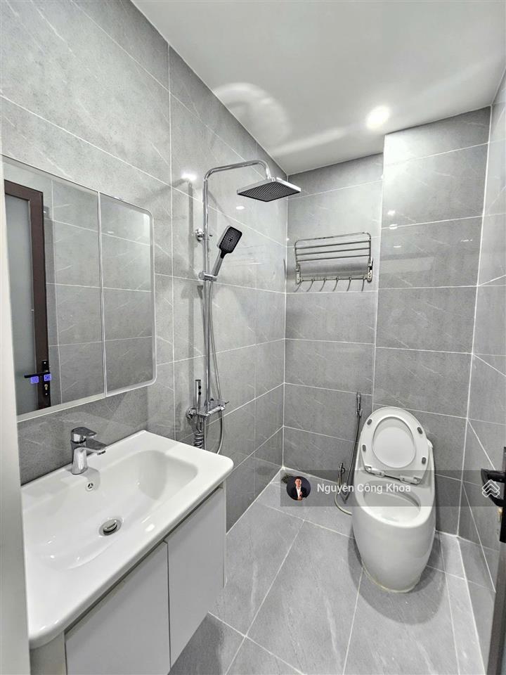 Bán nhà đúc 3 tấm, hoàn công, sân ô tô, 4 phòng ngủ, kdc gần vincom, p. tân đông hiệp, tp. dĩ an