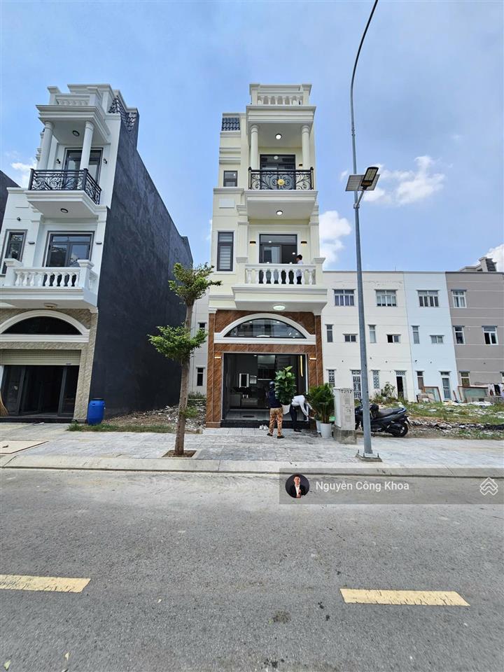 Bán nhà đúc 3 tấm, hoàn công, sân ô tô, 4 phòng ngủ, kdc gần vincom, p. tân đông hiệp, tp. dĩ an