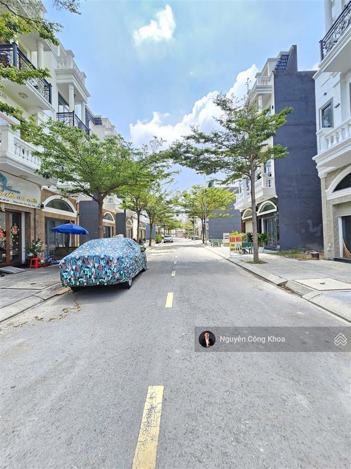 Bán nhà đúc 3 tấm, hoàn công, sân ô tô, 4 phòng ngủ, kdc gần vincom, p. tân đông hiệp, tp. dĩ an
