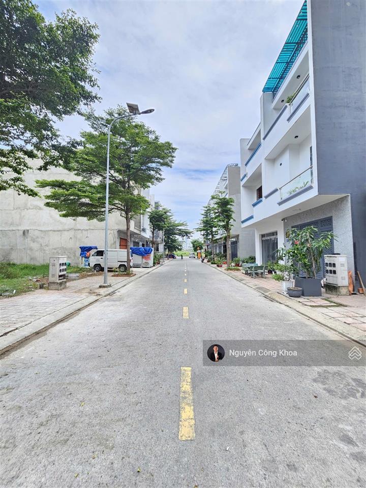 Bán nhà hoàn công, gara ôtô, ngang 5m, kdc gần ngã 6 an phú 1,2km, p. an phú, tp. thuận an