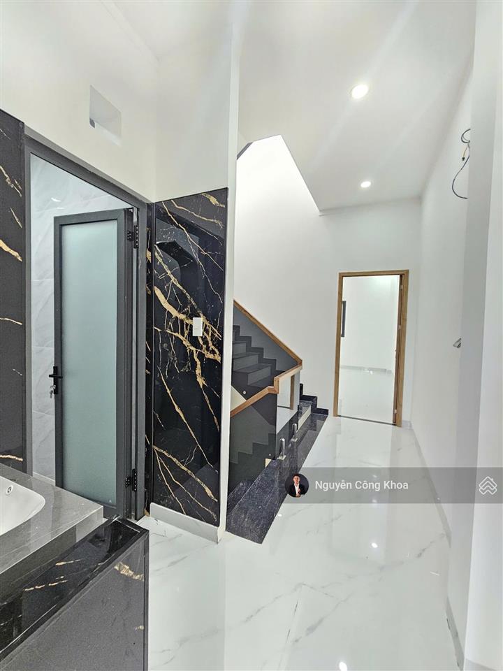 Nhà đúc 3 tấm, sân ôtô, 4 phòng ngủ, kdc gần aeonmall 1,5km, p. thuận giao, tp. thuận an
