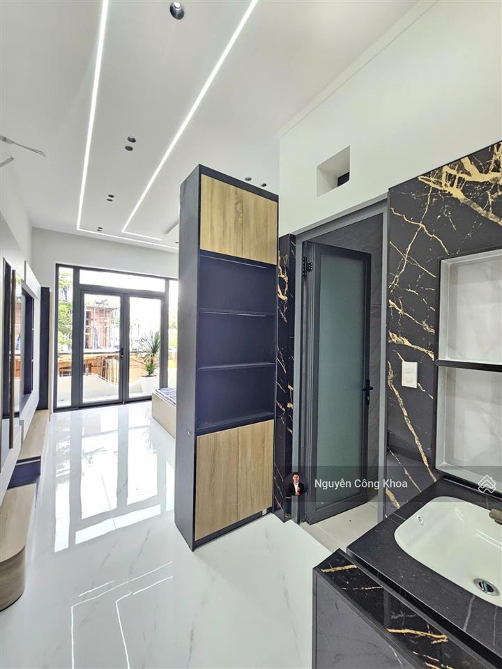 Nhà đúc 3 tấm, sân ôtô, 4 phòng ngủ, kdc gần aeonmall 1,5km, p. thuận giao, tp. thuận an