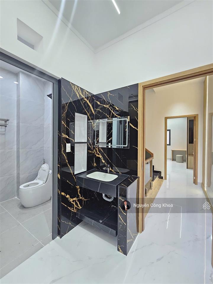 Nhà đúc 3 tấm, sân ôtô, 4 phòng ngủ, kdc gần aeonmall 1,5km, p. thuận giao, tp. thuận an