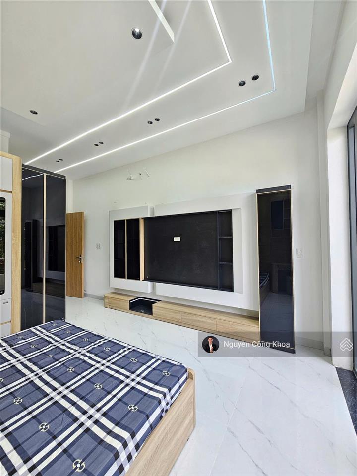 Nhà đúc 3 tấm, sân ôtô, 4 phòng ngủ, kdc gần aeonmall 1,5km, p. thuận giao, tp. thuận an
