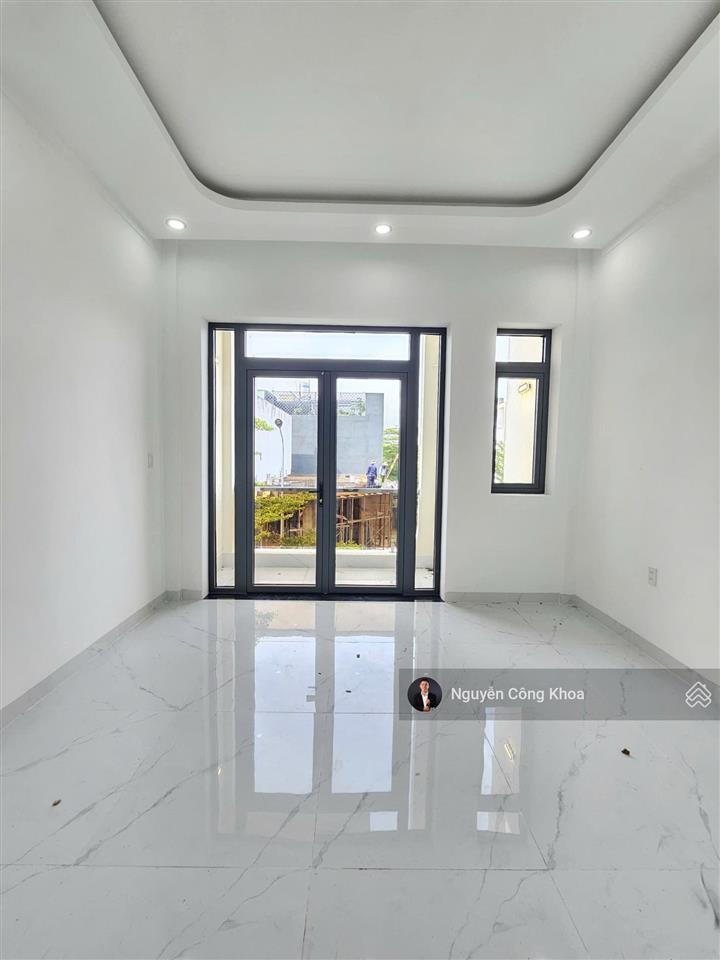 Nhà đúc 3 tấm, sân ôtô, 4 phòng ngủ, kdc gần aeonmall 1,5km, p. thuận giao, tp. thuận an