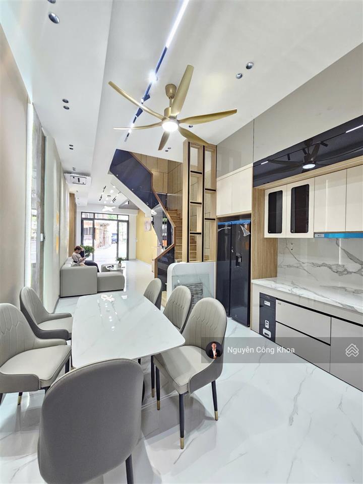 Nhà đúc 3 tấm, sân ôtô, 4 phòng ngủ, kdc gần aeonmall 1,5km, p. thuận giao, tp. thuận an