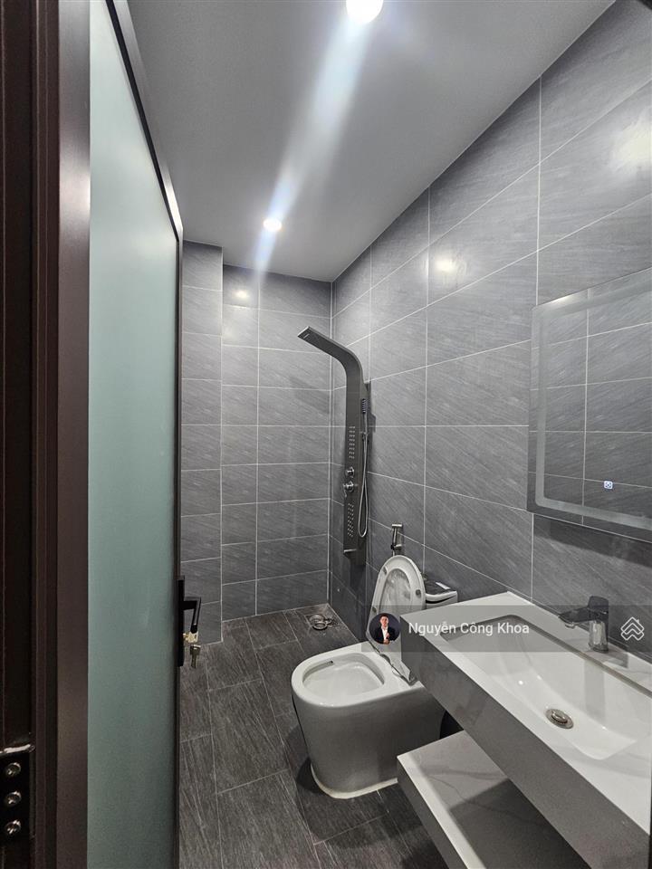 Nhà đúc 3 tấm đẹp, 3 phòng ngủ, full nội thất, gần chợ đầu mối thủ đức 5km, p. bình hòa, thuận an