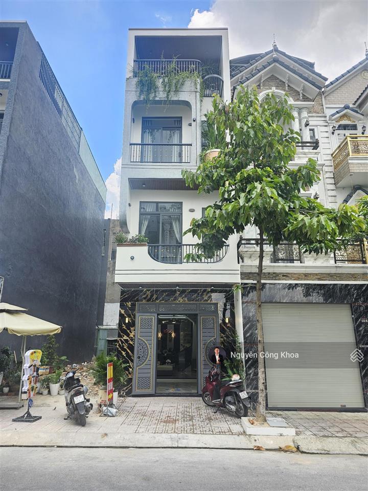 Bán nhà đúc 3 tấm, hoàn công, 4 phòng ngủ, kdc gần chợ phú phong 100m, p. bình chuẩn, tp. thuận an