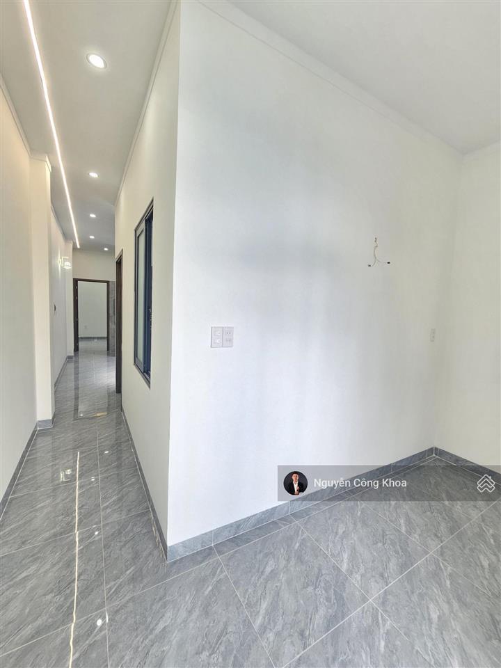 Bán nhà đúc 3 tấm, hoàn công, 4 phòng ngủ, kdc gần chợ phú phong 100m, p. bình chuẩn, tp. thuận an