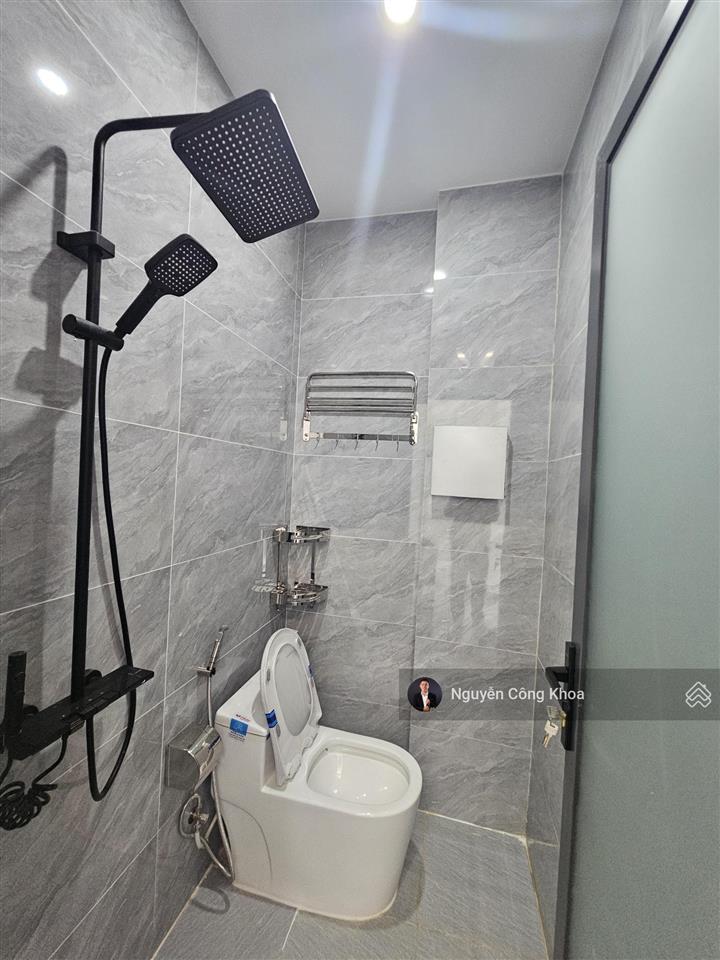 Bán nhà đúc 3 tấm, hoàn công, 4 phòng ngủ, kdc gần chợ phú phong 100m, p. bình chuẩn, tp. thuận an