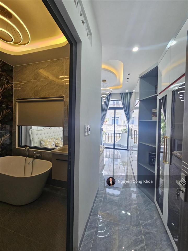 Bán nhà đúc 3 tấm, hoàn công, 4 phòng ngủ, kdc gần chợ phú phong 100m, p. bình chuẩn, tp. thuận an