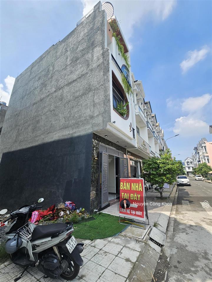 Bán nhà đúc 3 tấm, hoàn công, sân ô tô, 4 phòng ngủ, kdc gần ngã 6 an phú, p. an phú, tp. thuận an
