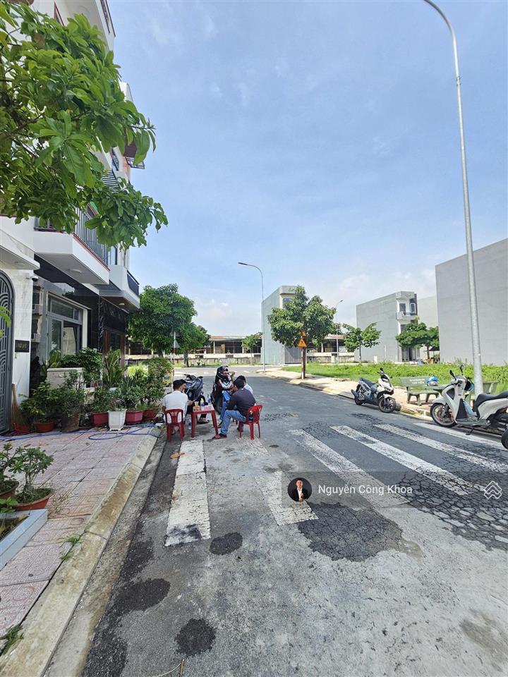 Bán nhà đúc 3 tấm, sân ô tô, 4 phòng ngủ, kdc gần ngã 6 an phú, p. an phú, tp. thuận an